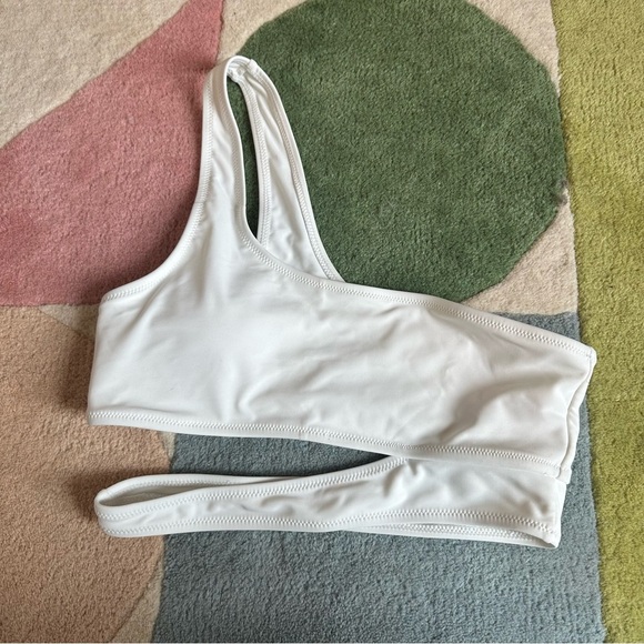 Lulus Medium NWT Sun and Games White One-Shoulder Cutout Bikini Top - Picture 5 of 9